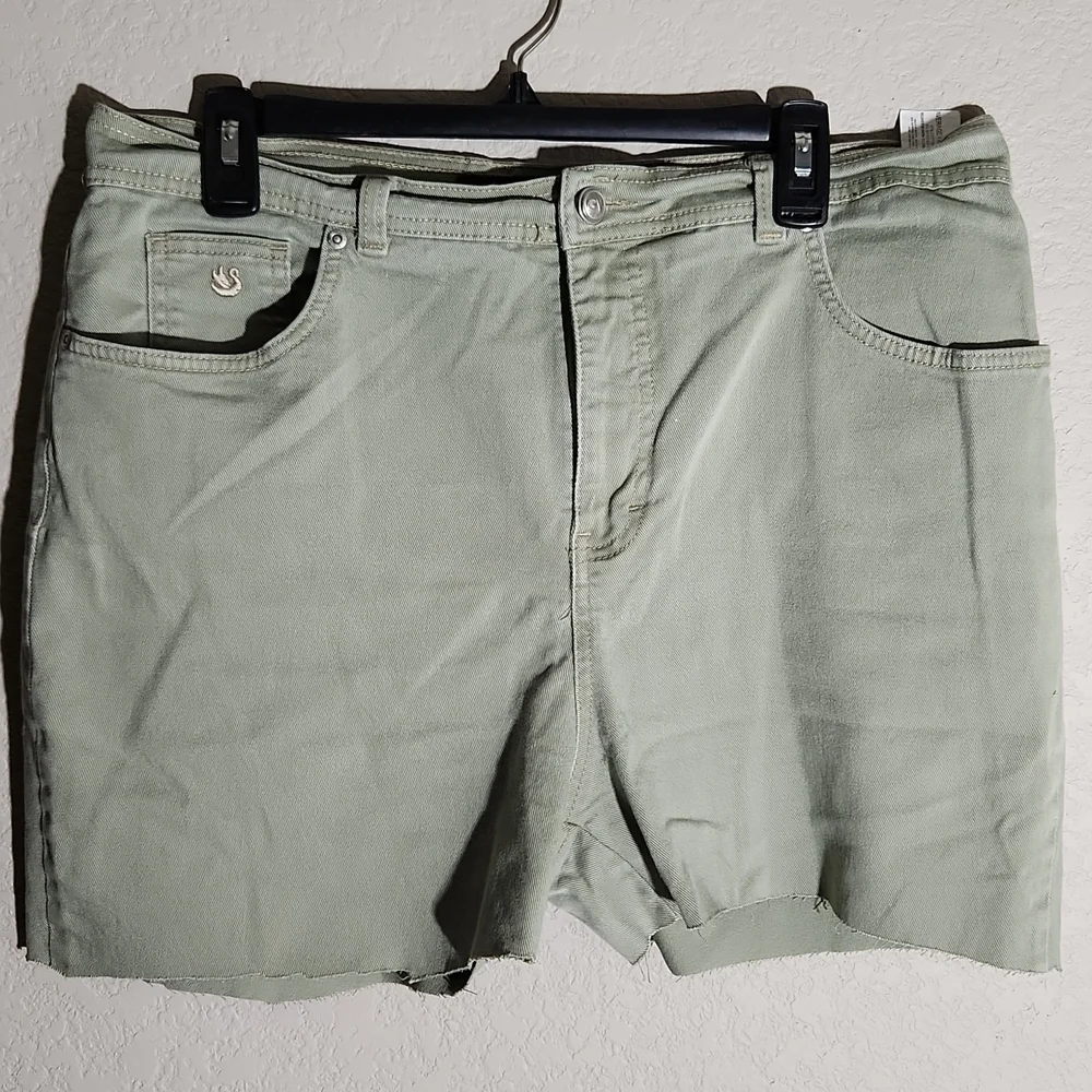 Gloria Vanderbilt Shorts Womens Size 16 Light Sage Green Cut Off Jeans